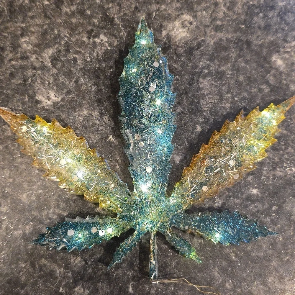 LED Glitter Leaf Decor